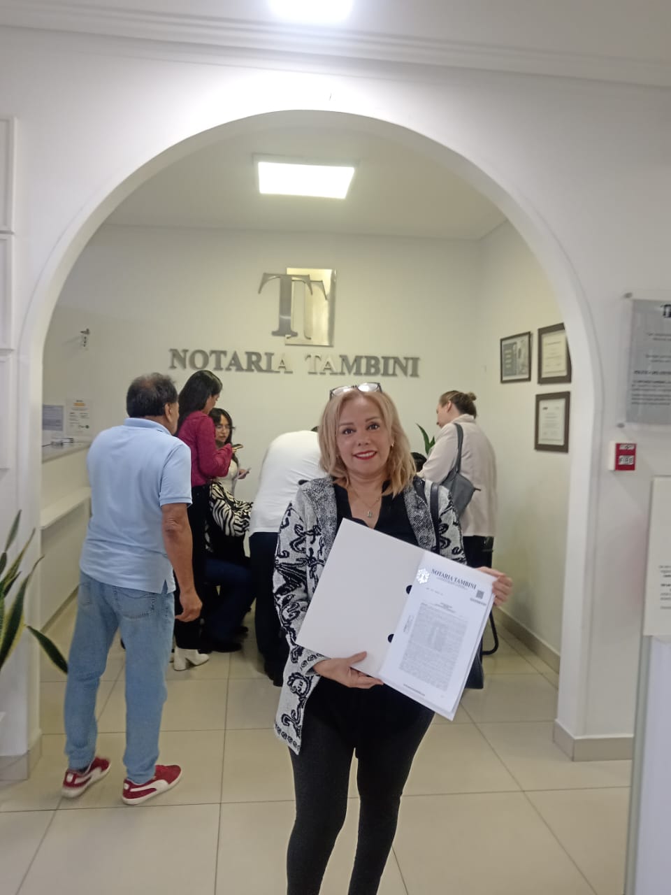 Equipo MAB en Notaría Tambini gestionando trámites